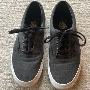 Men’s gray cotton sneaker